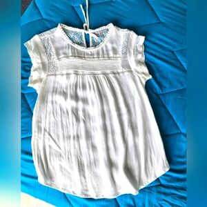 Women's Daniel Rainn Lace crochet Trim Blouse Size Petite Medium 100% Rayon